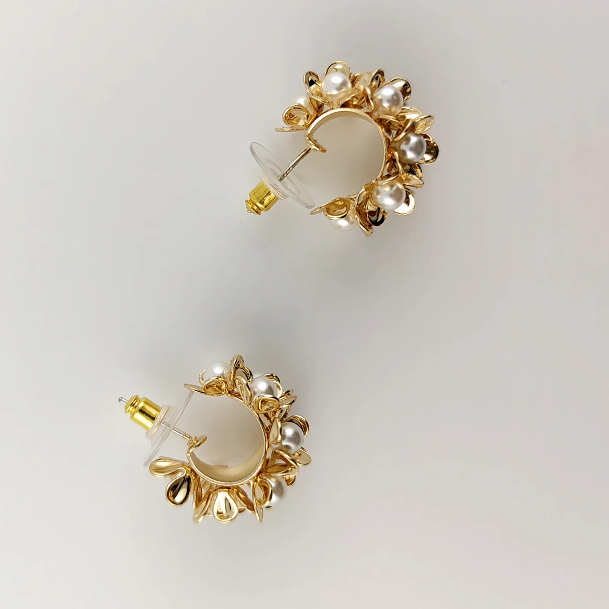 2024 New Trending Women Gold Color Metal Flowers Stud Earrings With Immitation Pearls