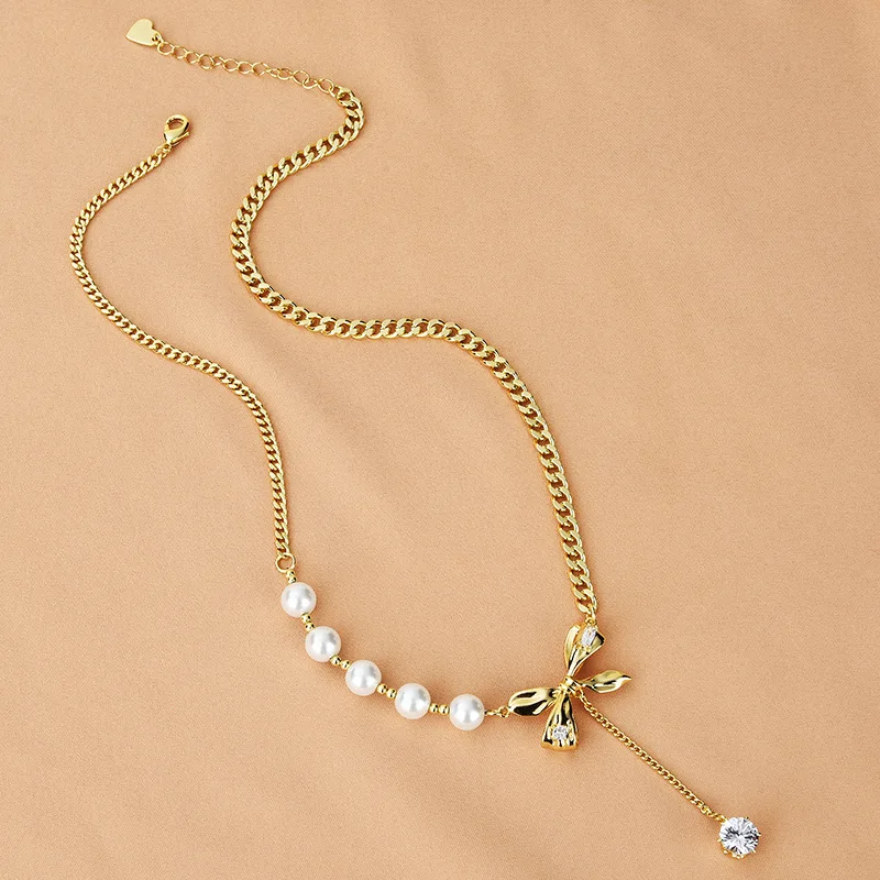 

A woman with a new bow necklace features a unique collarbone chain and tassel trend