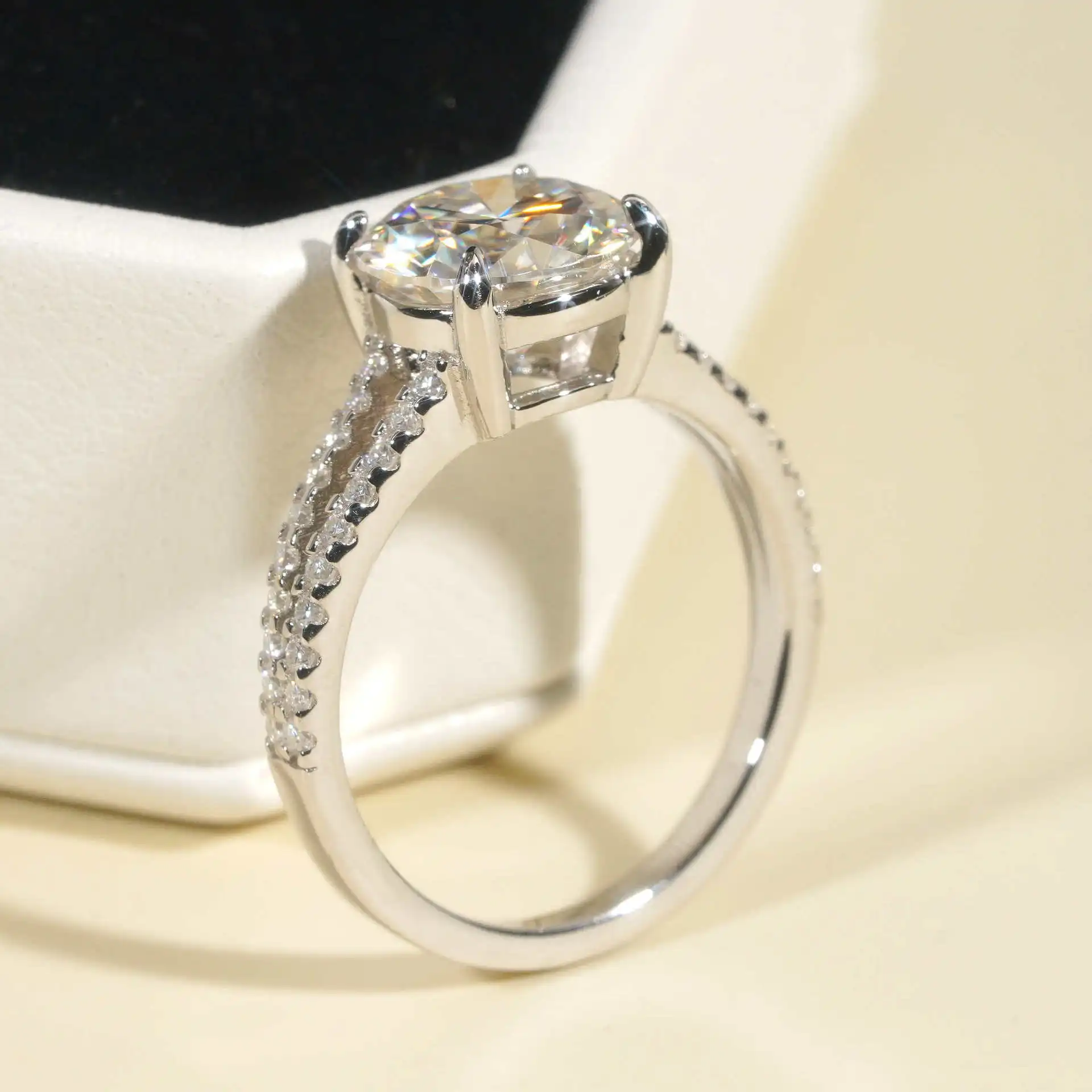 925 Silver Ring with 2-Carat Mossite Stone—Wedding Ring, Engagement Ring, or Anniversary Gift; 18K Gold Plating That Won’t Fade