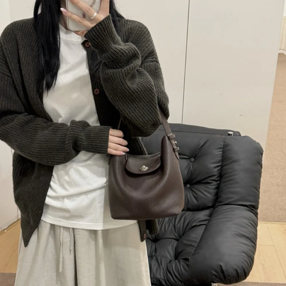Light Luxury Niche First-layer Cowhide Bucket Bag Women's High-end Portable Dish 2026 New Shoulder Messenger Texture Fashion