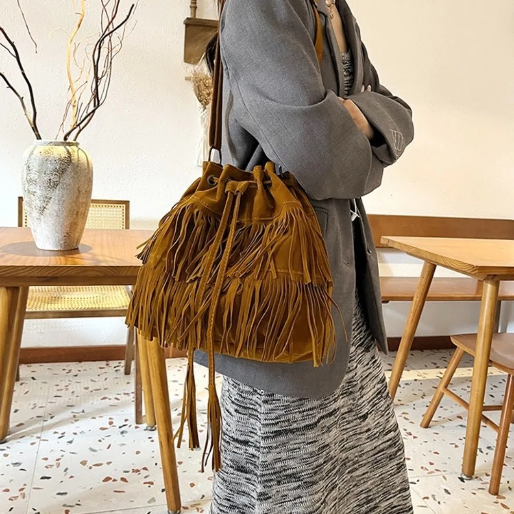 Korean Style Tassel Shoulder Bag PU Leather Large Capacity Suede Handbag Ethnic Style Solid Color Drawstring Bucket Bag Travel