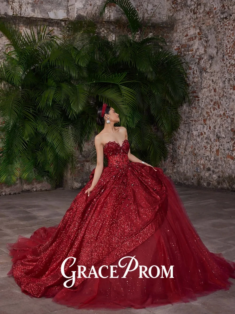 فستان Quinceanera بدون حمالات من التول باللون الأزرق السماوي الساحر، فستان رسمي متألق ومزين لعيد الميلاد، ثوب حفلة مذهل بطول الأرض