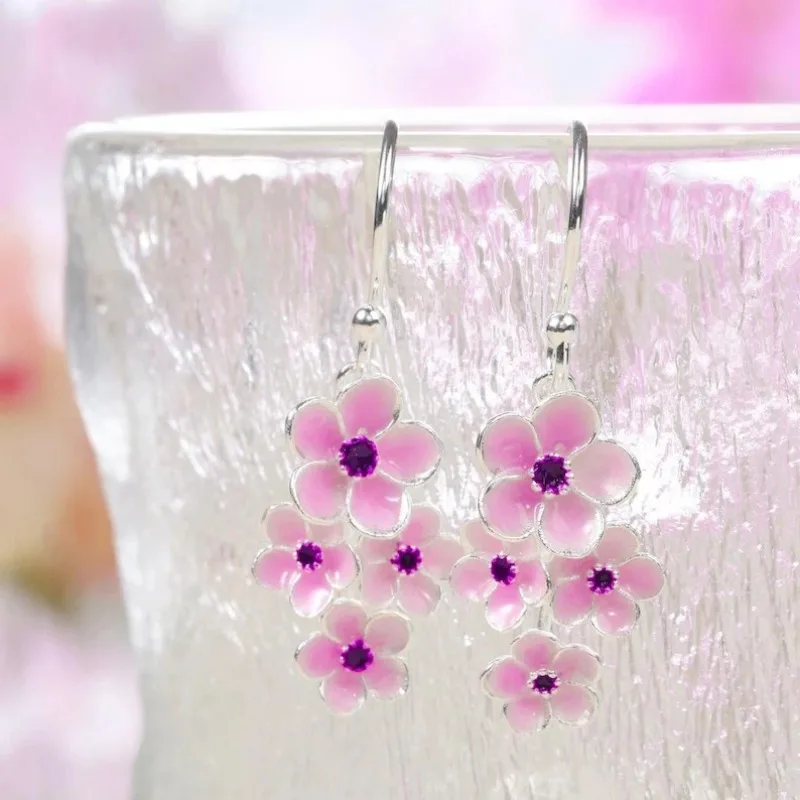 Modische, exquisite handgefertigte rosa Blumenform-Ohrhänger für Damen, Vintage-Stil, romantischer Schmuck für Festivals und Jubiläen
