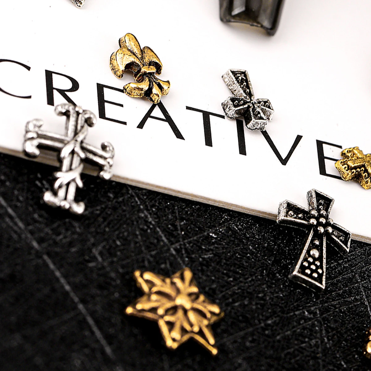 120pcs / 1 box Dark vintage Cross nail or y2k Advanced Metal Style Alloy Cross Nail patch Gold & Silver Cross Decor Set