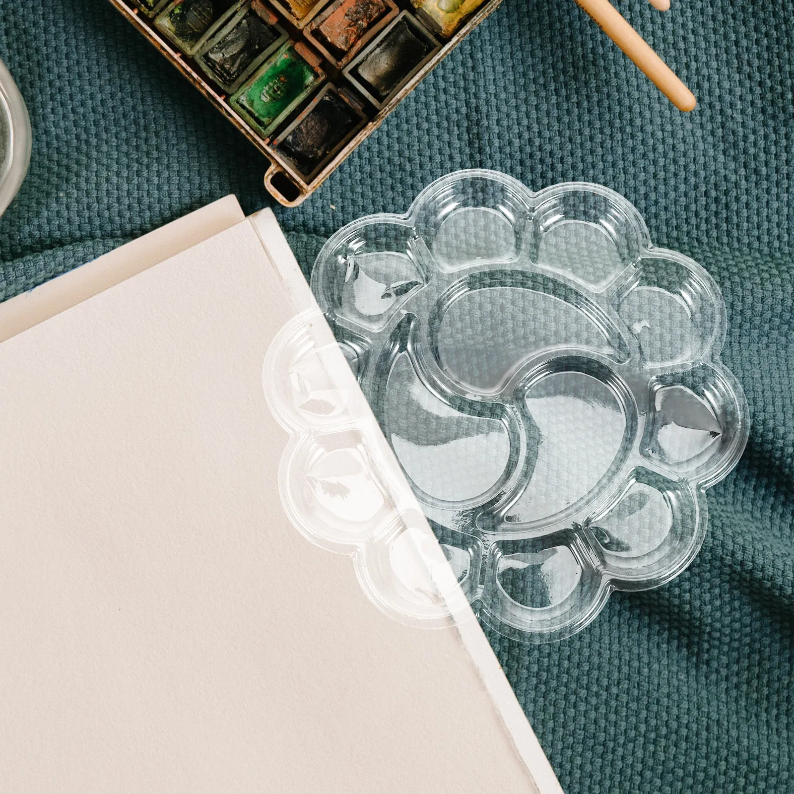 50Pcs Paint Palette Plastic Flower-Shaped Mixing Tray Ideal Painting Tools for Watercolor Acrylic Oil Art Supplies Storage