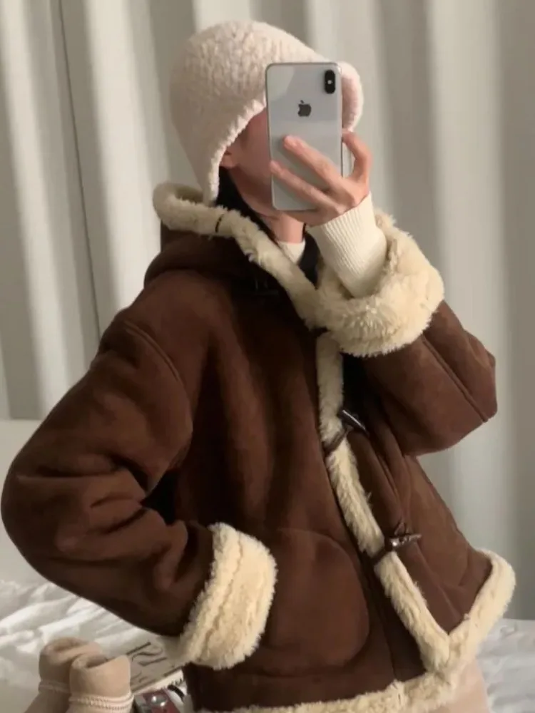 Casaco de couro de pele emendada retrô com capuz solto ort feminino inverno novo sle botão acima qualidade superior material exclusivo on-line