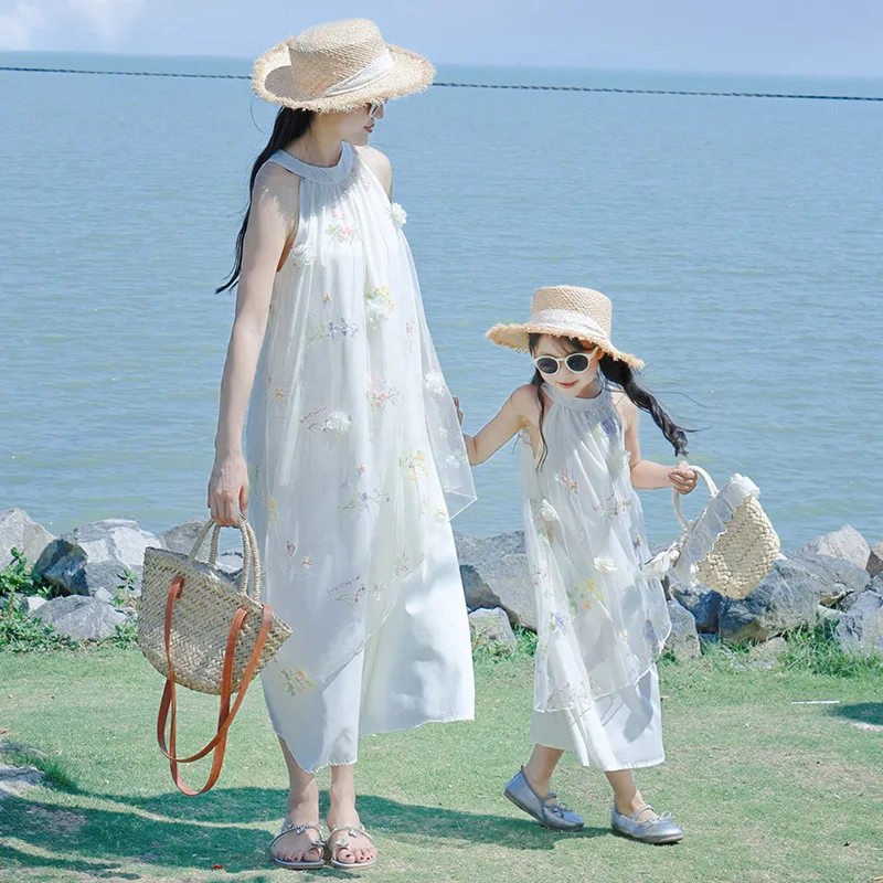 

Fashion Beach Like Mother Like Daughter Tulle Dresses Elegant Vacation Holiday Mom and Baby Girl Party White Sleeveless Dress