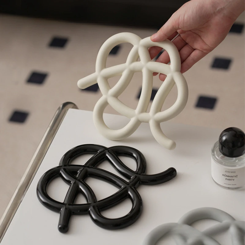 

Hot Pot PadCreative Ceramic Heat Insulation Table Mat Kitchen Resistant Hot Plate Pad Decorative Bowl Pad