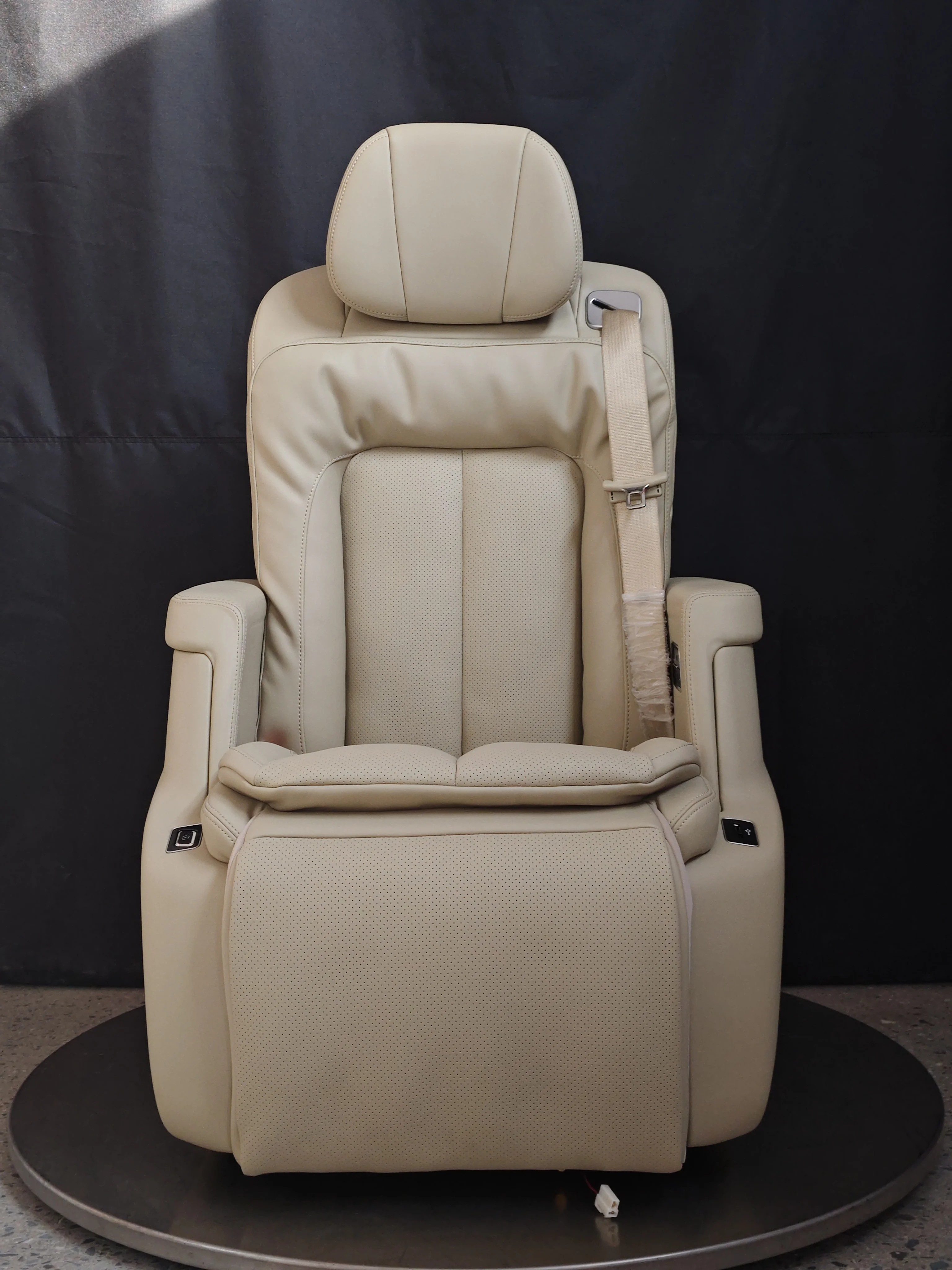 

UTV&ATVLuxury Material Leather Universal Luxury Comfortable Seat for Toyota Granvia