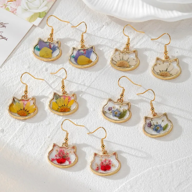 

Cute Cat Earrings Unique Epoxy Resin Pressed Flower Earrings Colorful Natural Floral Earrings Handmaking Natural Plant Jewelry