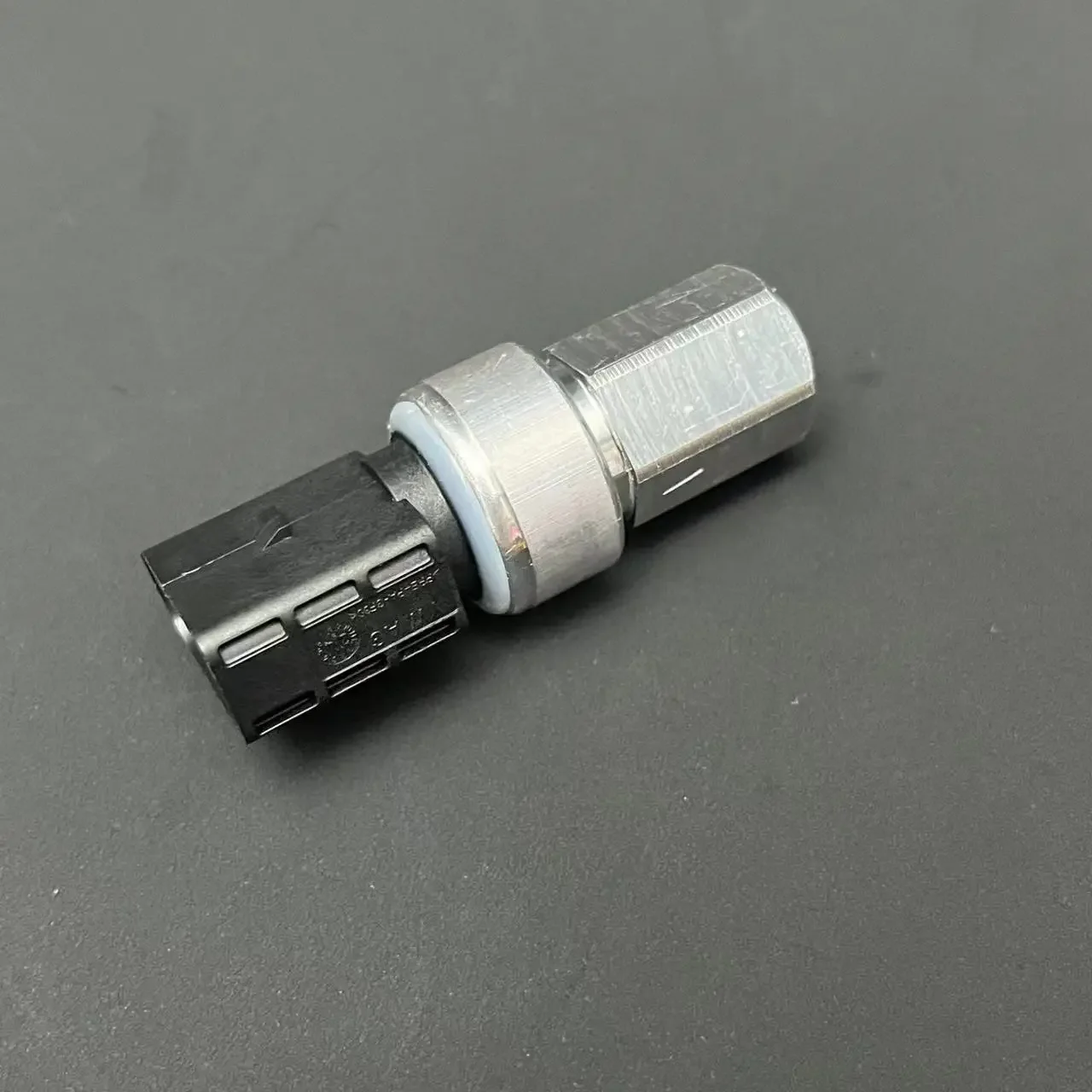 Neuer Klimaanlagen-Drucksensor-Schalter 1K0959126E 5K0959126 82CP09-05 für VW Golf Passat B7 CC Beetle Tiguan Polo Fabia – Detail 2