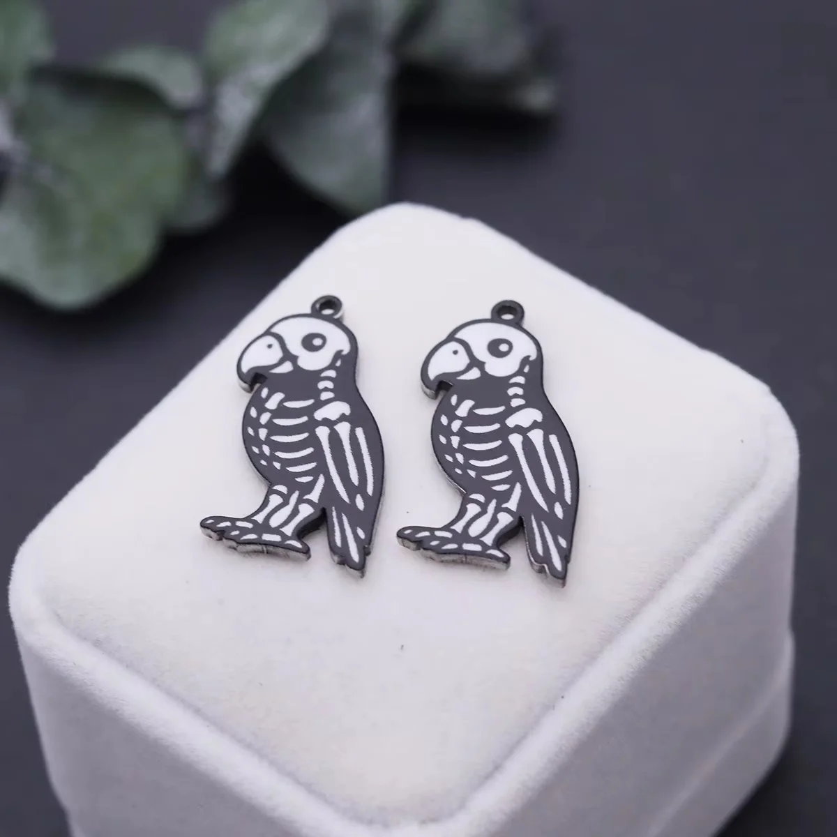 2pcs Stainless Steel Parrot Skeleton Charms Gothic Bird Bone Animal Pendant for DIY Jewelry Making Necklace Earrings Accessories