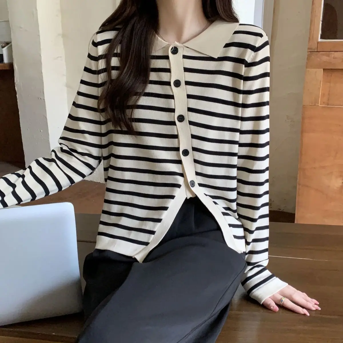 Contrast Striped Long Sleeved Knitted Sweater for Women in Autumn Reducing Age and Slimming Irregular Cardigan Top