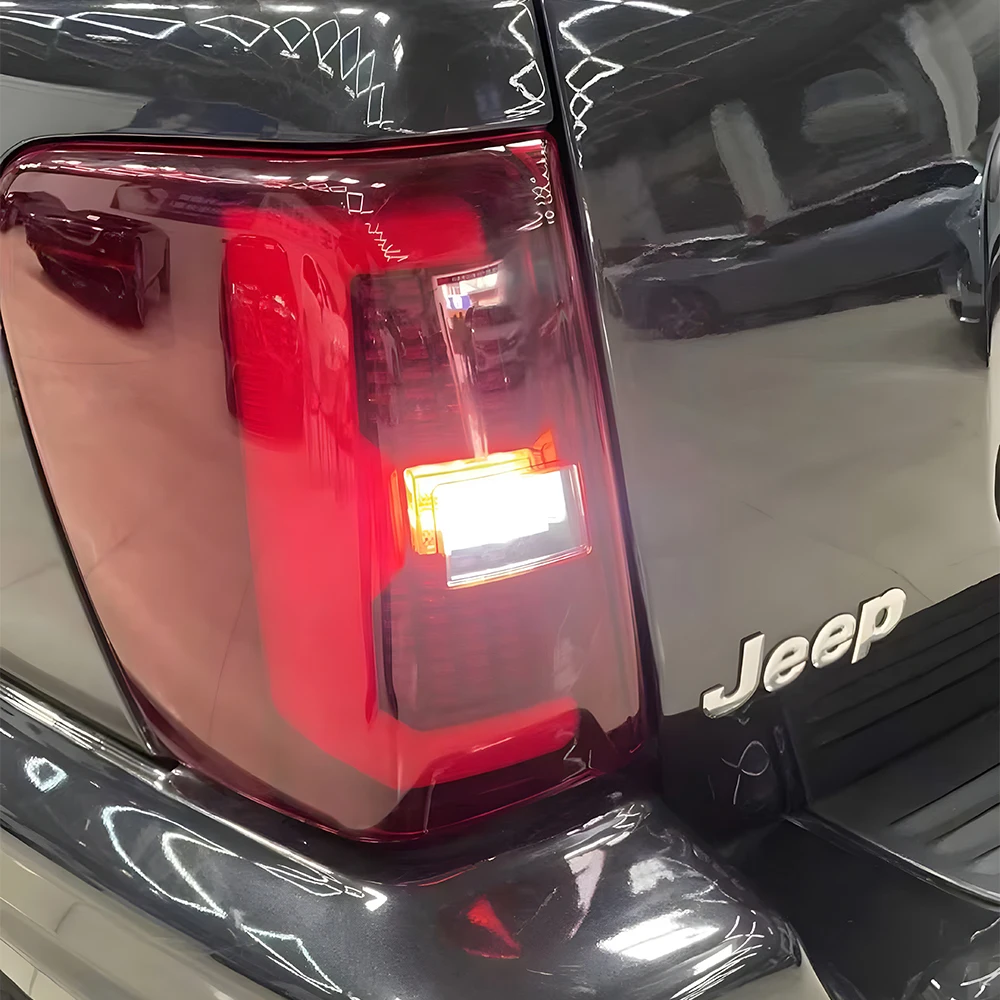 Zestaw lamp tylnych do Jeep Grand Cherokee 1999-2004, ulepszone światła tylne, podświetlenie, migające światła kierunkowskazów, Plug and Play, akcesoria narzędziowe.