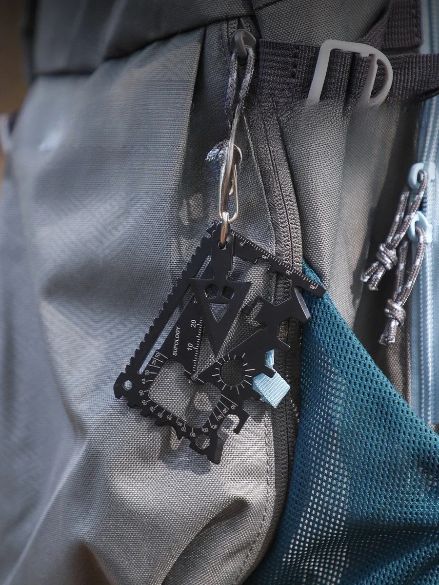 أداة إنقاذ بطاقة الائتمان 18 في 1 رفيعة للغاية ومتعددة الوظائف EDC معدات خارجية للتخييم أساسية مع سكين/فتاحة زجاجات