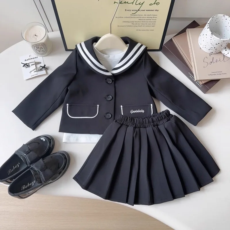 

Комплект в студенческом стиле для девочек, весна-осень 2024, новый детский модный костюм, нижняя рубашка, плиссированная юбка, комплект из трех предметов