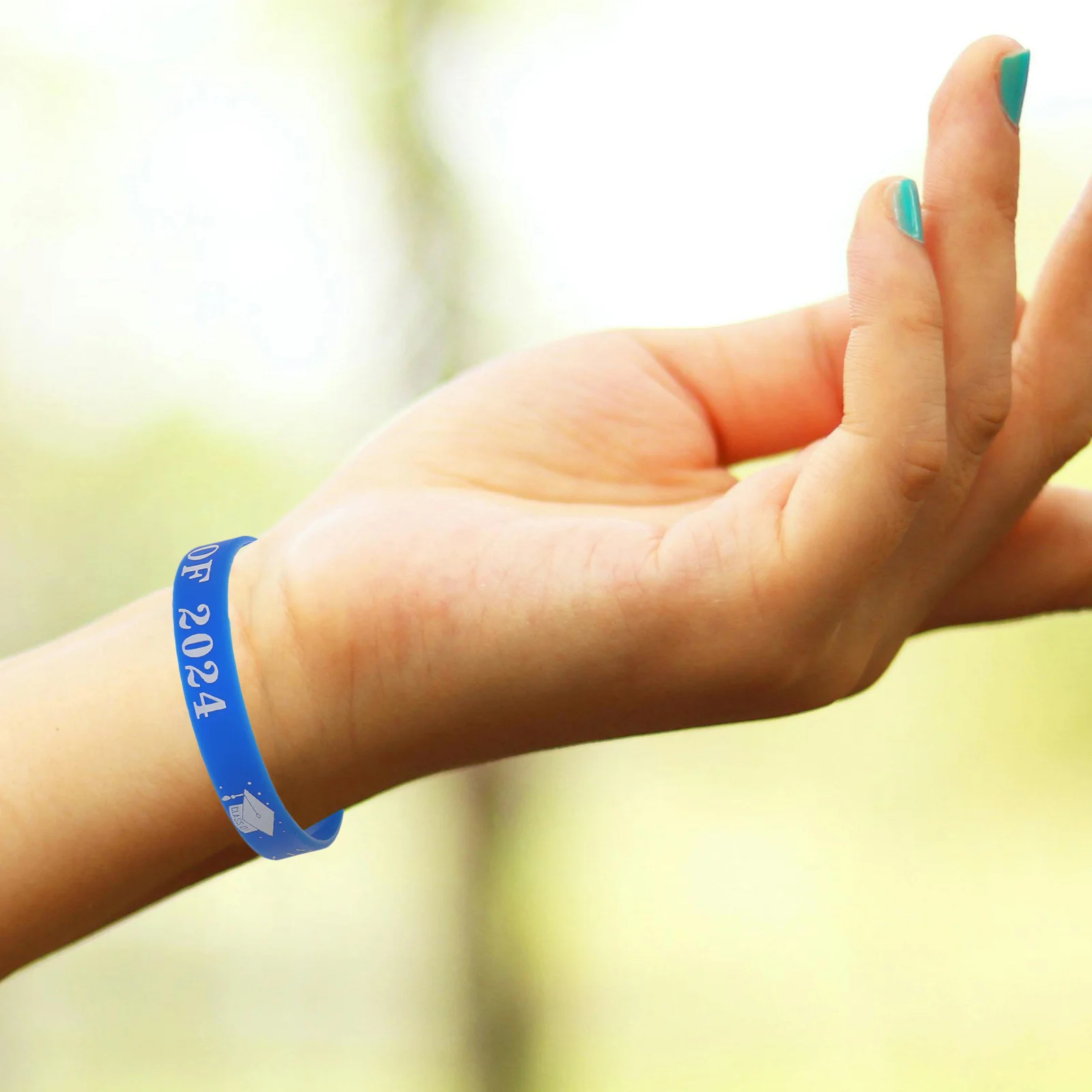 

24Pcs Class of 20 Graduation Silicone Wristbands Commemorative Party Supplies Wear-Resistant Decorative Bracelets