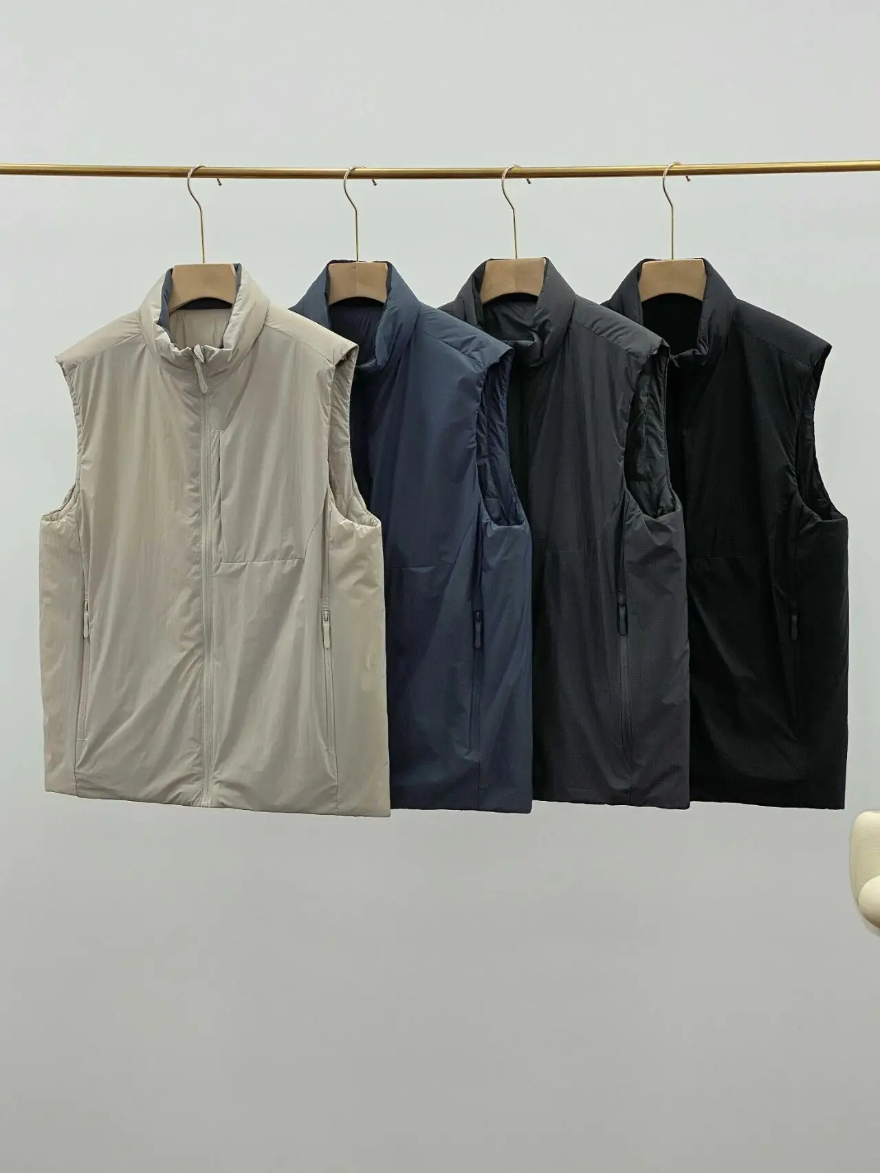 

Lightweight Outdoor Men's Cotton Vest URHMBMK Brand Loose Fit Warmth Windproof Fce Lined Vest for Autumn And Winter