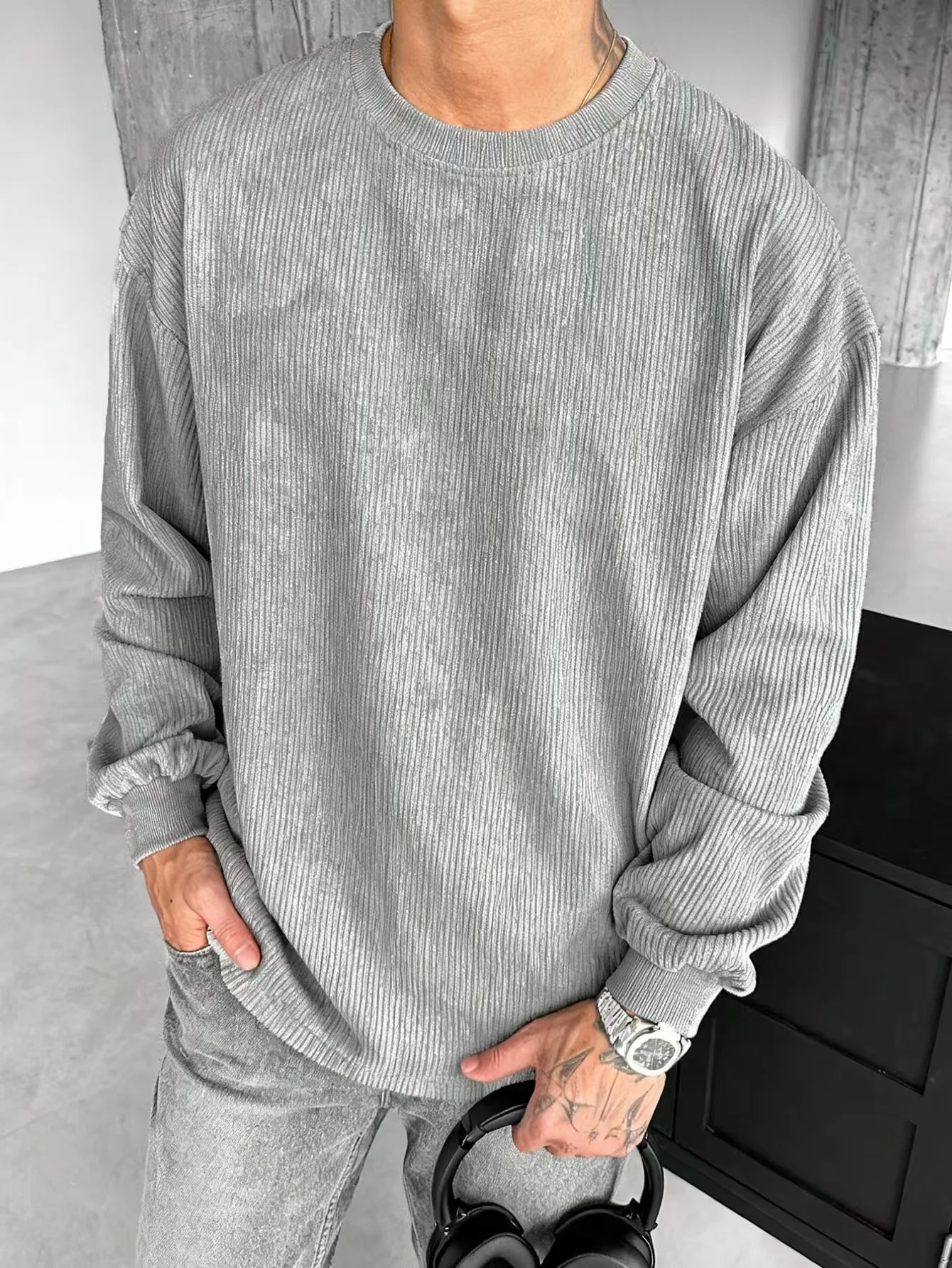 

2026 Spring and Summer New Corduroy Round Neck Loose Solid Color Pullover Casual Sweater Long Sleeve Men's Clothing