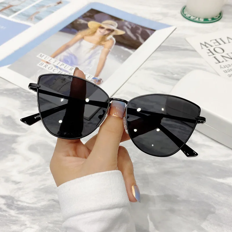 Metal Sunglasses Women Oversized Vintage Cat Eye Square Sun Glasses Ladies Shades Gradient Eyewear UV400 Goggles Oculos De Sol