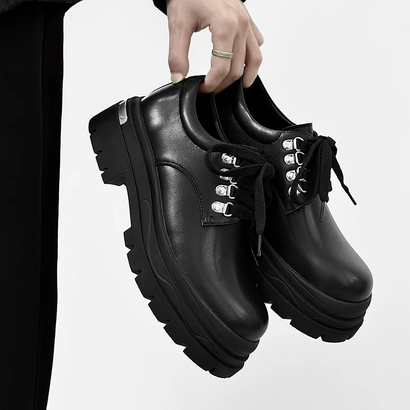 

Повседневная мужская кожаная обувь на толстой подошве. Модный стиль для вечеринок. Уличные модные уличные повседневные черные туфли дерби на толстой подошве. Популярные.