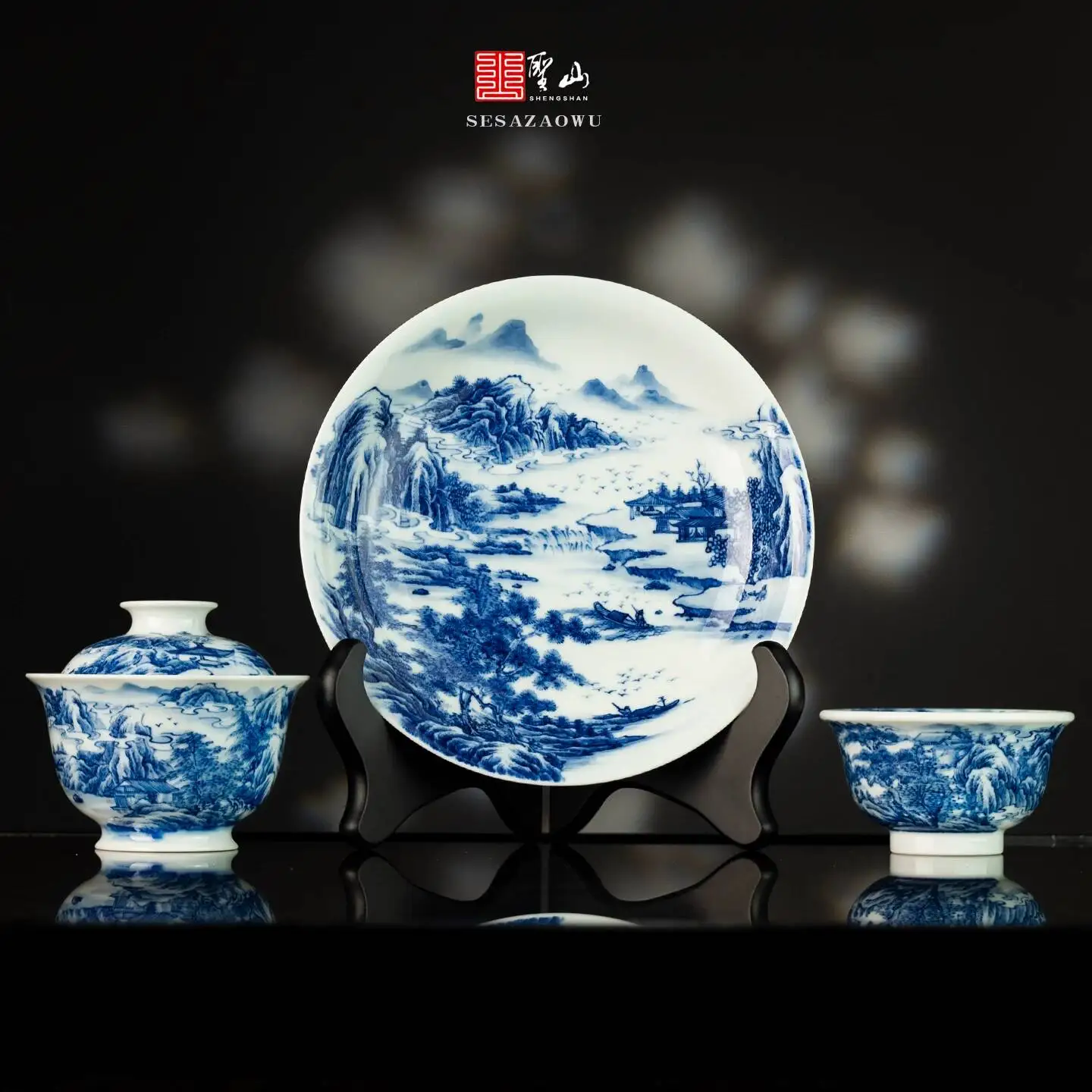 Taza de té de porcelana azul y blanca con diseño de escena de pesca en el río en otoño