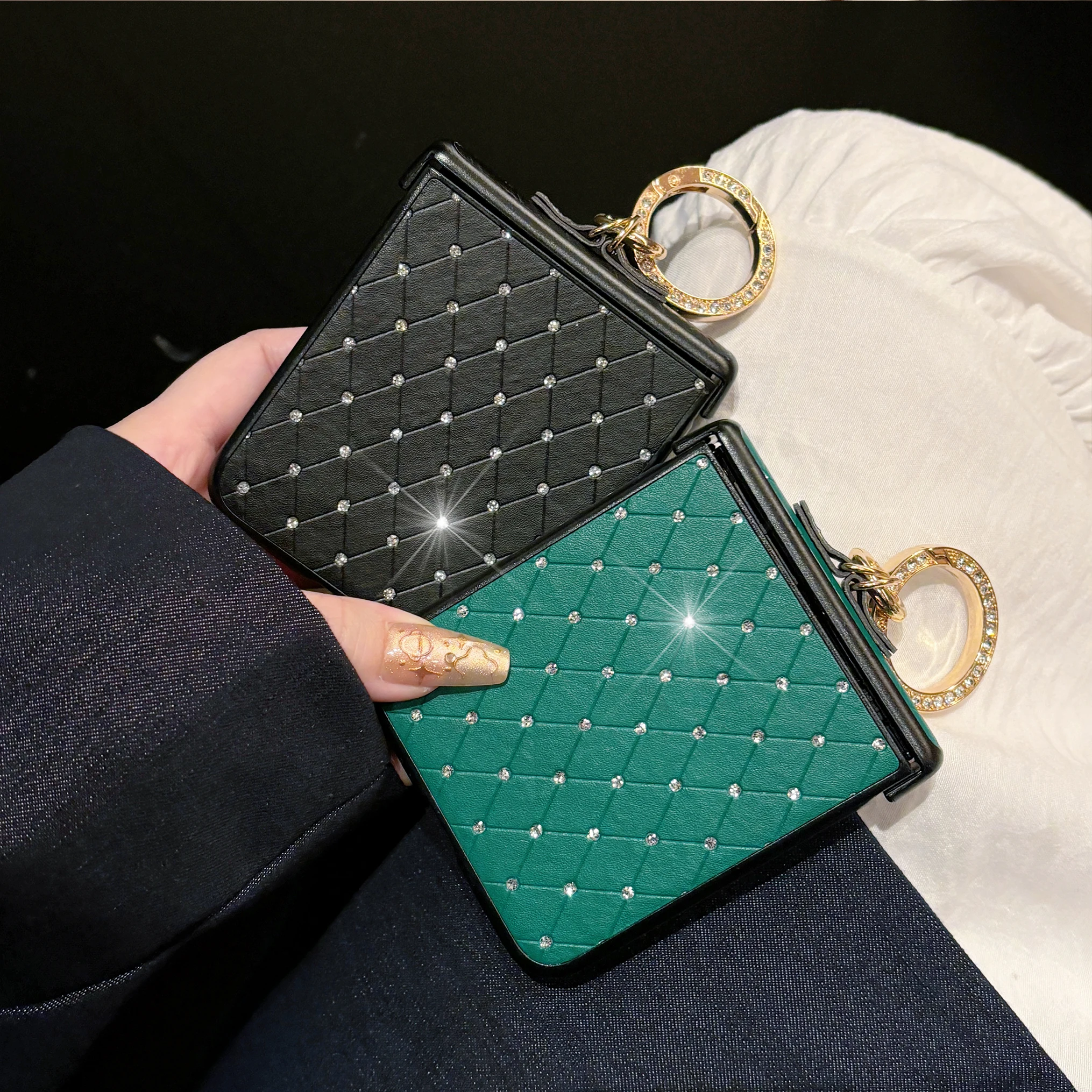 Rhombus-Gittermuster Kunstleder-Hülle für Moto Razr 50 60 70 Ultra 2026 + 2024 + 2025 mit Faux-Diamant-Ringverschluss und harter Abdeckung – Detail 1