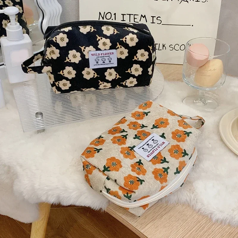 Plaid Flowers Girl Makeup Bags Fashion Necessaire Storage Cosmetic Bag Handbag Organizer Women Phone Sanitary Napkin Toilet Bag