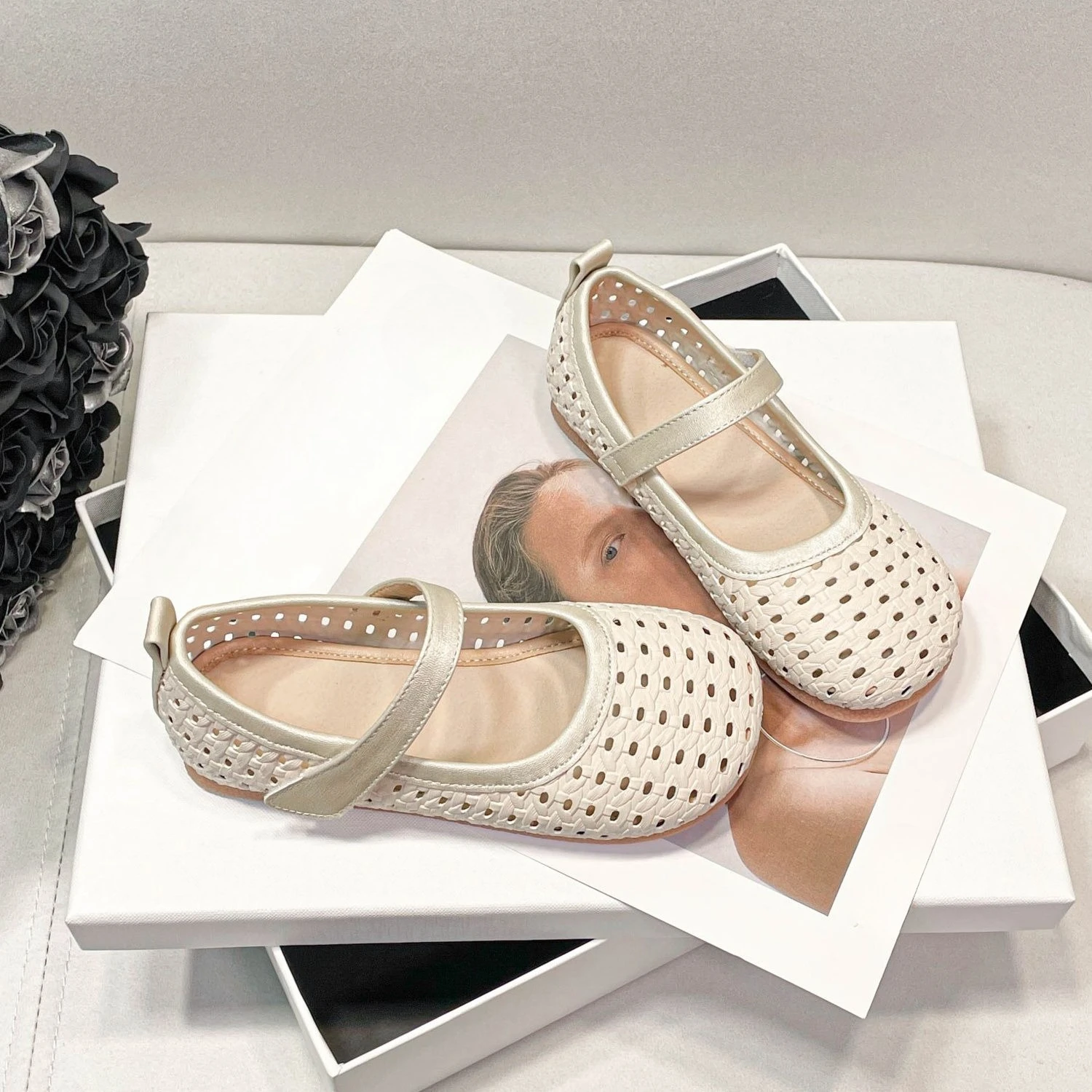 

Girls Shoes 2026 Spring Summer Children Flats Cut-outs Breathable Shoes For Girl Fashion Design Kids Close-toed Sandals Beige