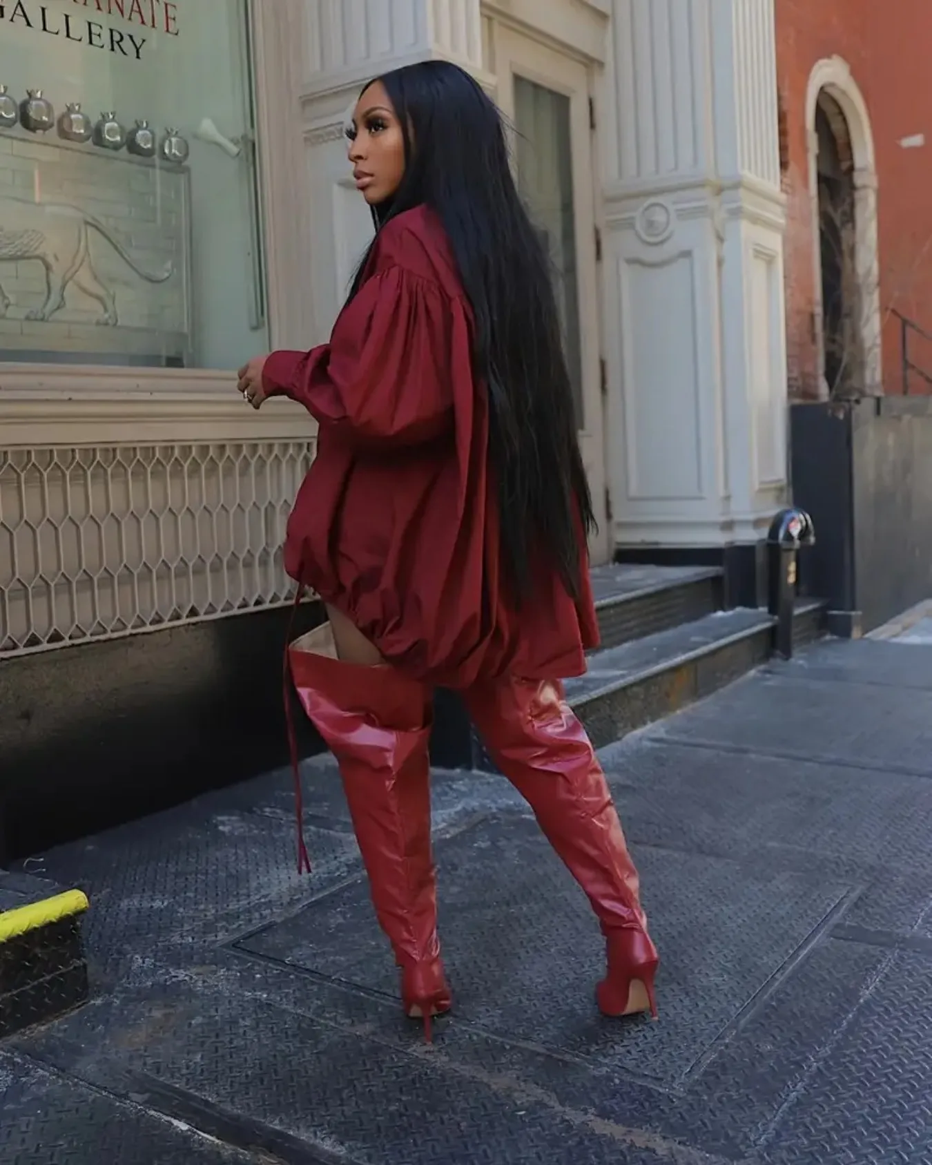 فستان نسائي بأكمام طويلة ورقبة عالية كاجوال ضيق ومثير للحفلات الليلية فستان قصير مطوي