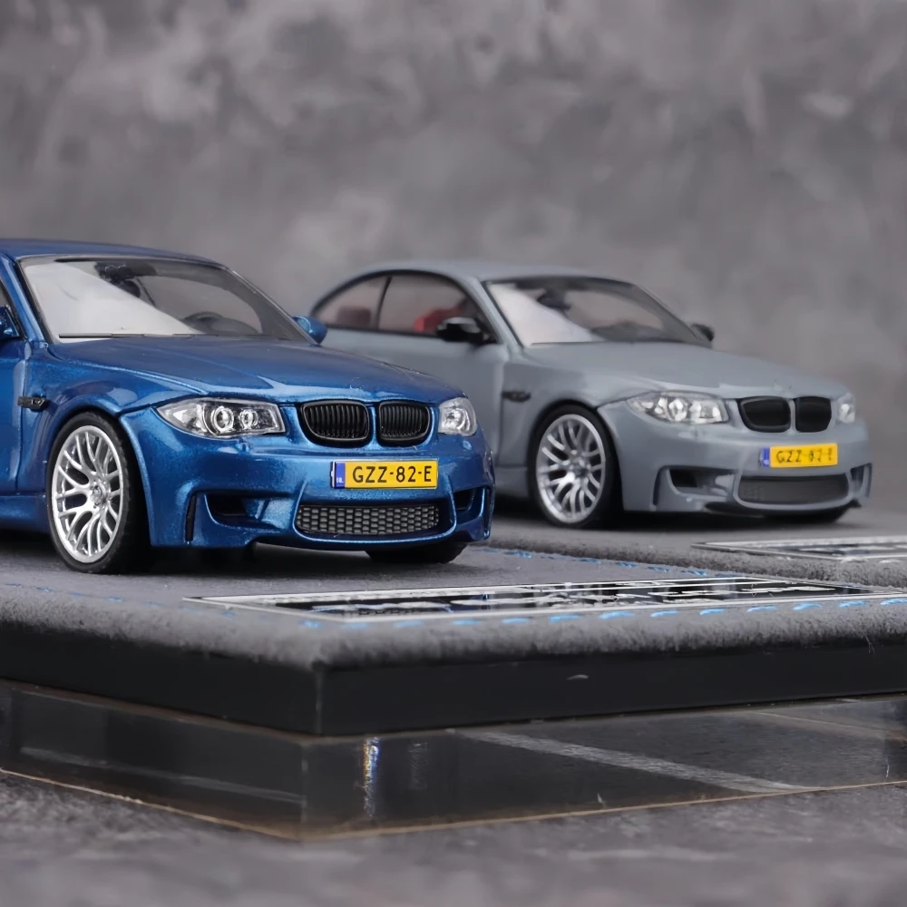Mortal 1:64 F82 1M COUPE Diecast Model Car - view 3