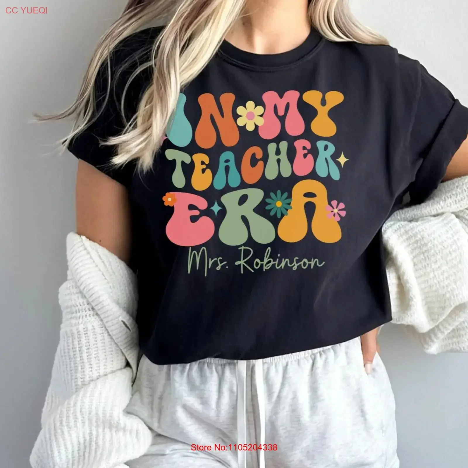 في عصر المعلم الخاص بي تي شيرت عصري ممتع للمعلمين اسم مخصص 1717 عتيق مغسول ممتد أنيق جرافيك أوم #1