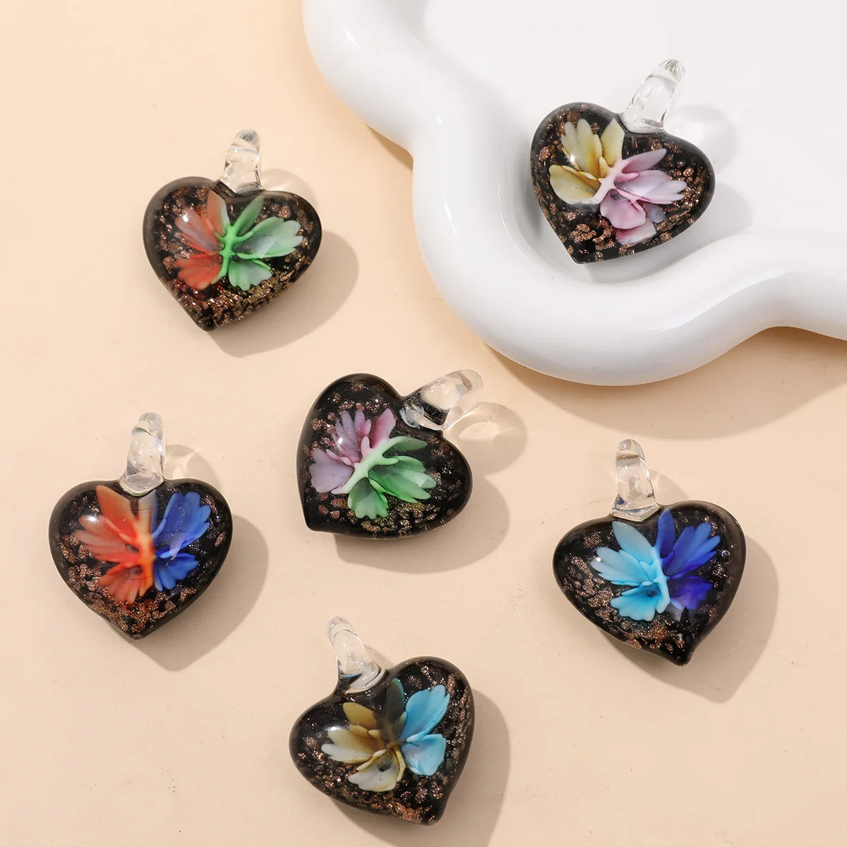 42*33 مللي متر جديد اليدوية مورانو Lampwork الزجاج الأسود مصفوفة القلب مختلط اللون قلادة النساء لصنع المجوهرات قلادة #1