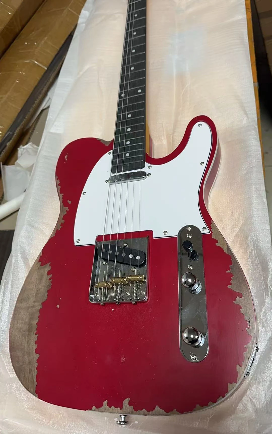 

2026 hot new Red Color Retro Guitar Body Rosewood Fingerboard Body 6 Strings Guitar