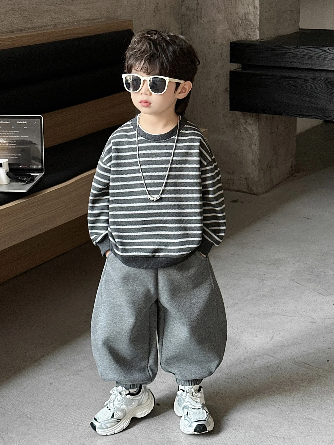 

Spring Fashion Boys' Two-Piece Set Striped Sweatshirt And Long Pants Cotton Blend Comfortable Casual Sportswear for Kids