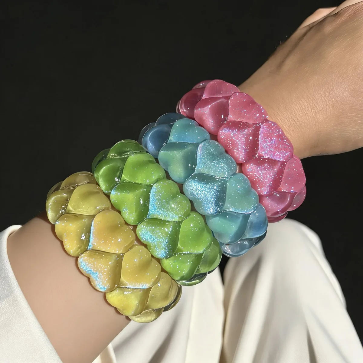 Fashion Colorful Heart Resin Wide Bangle for Women Sweet Acrylic Round Statement Bracelets Valentine's Day Jewelry Gifts
