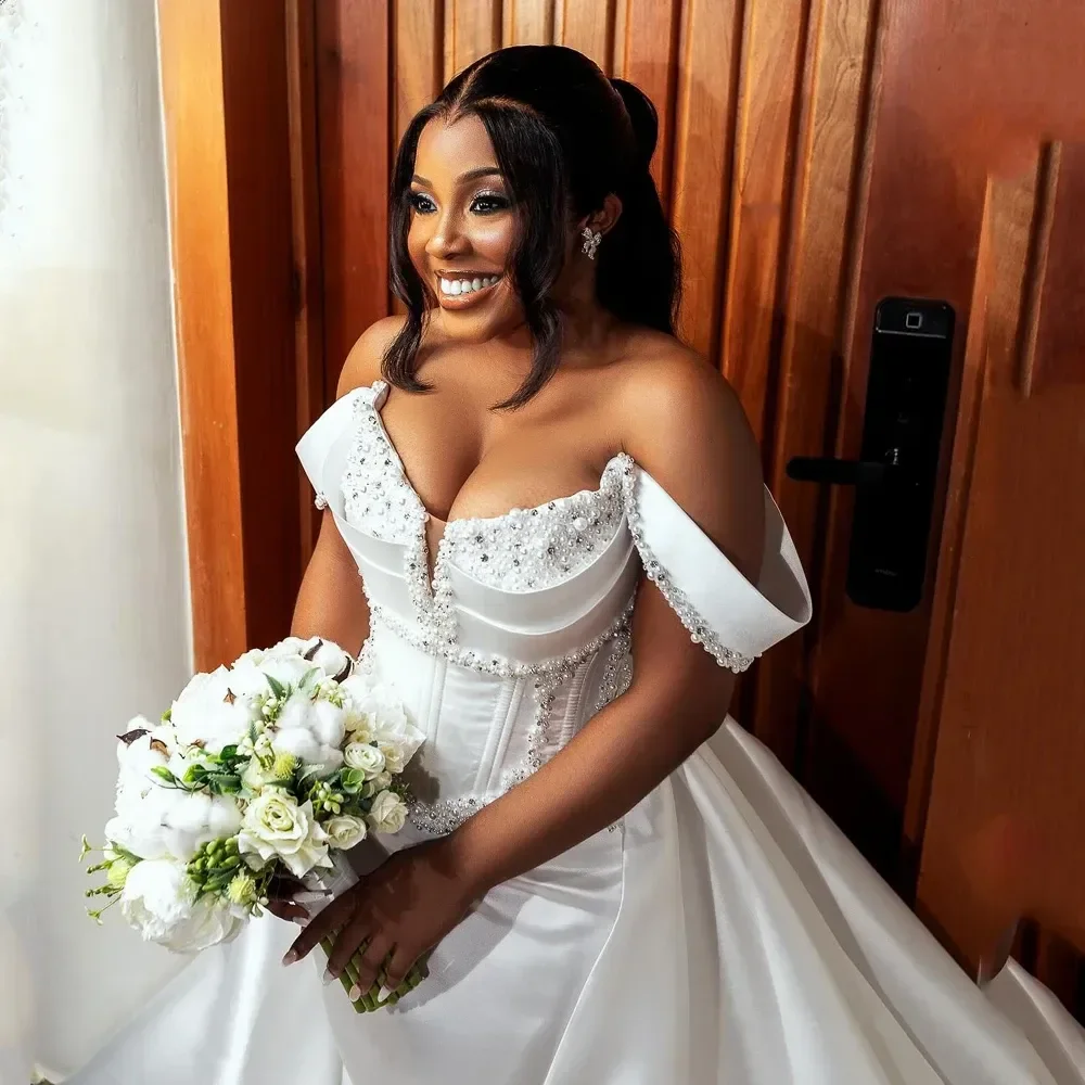Customized  Elegant Sparkly Pearls Beads Wedding Dress with Removable Skirt  Robe De Marriage Satin Pleats African Bridal Gown
