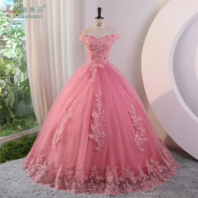 أنيقة الحبيب الفتيات كلمة واحدة طوق شبكة ملصقات مطرزة فساتين Quinceanera امتحان الفن أو فستان أداء المضيف
