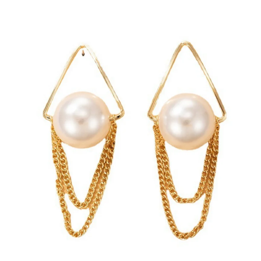

RARE PAIR OF SOUTH SEA NATURAL WHITE PEARL EARRING