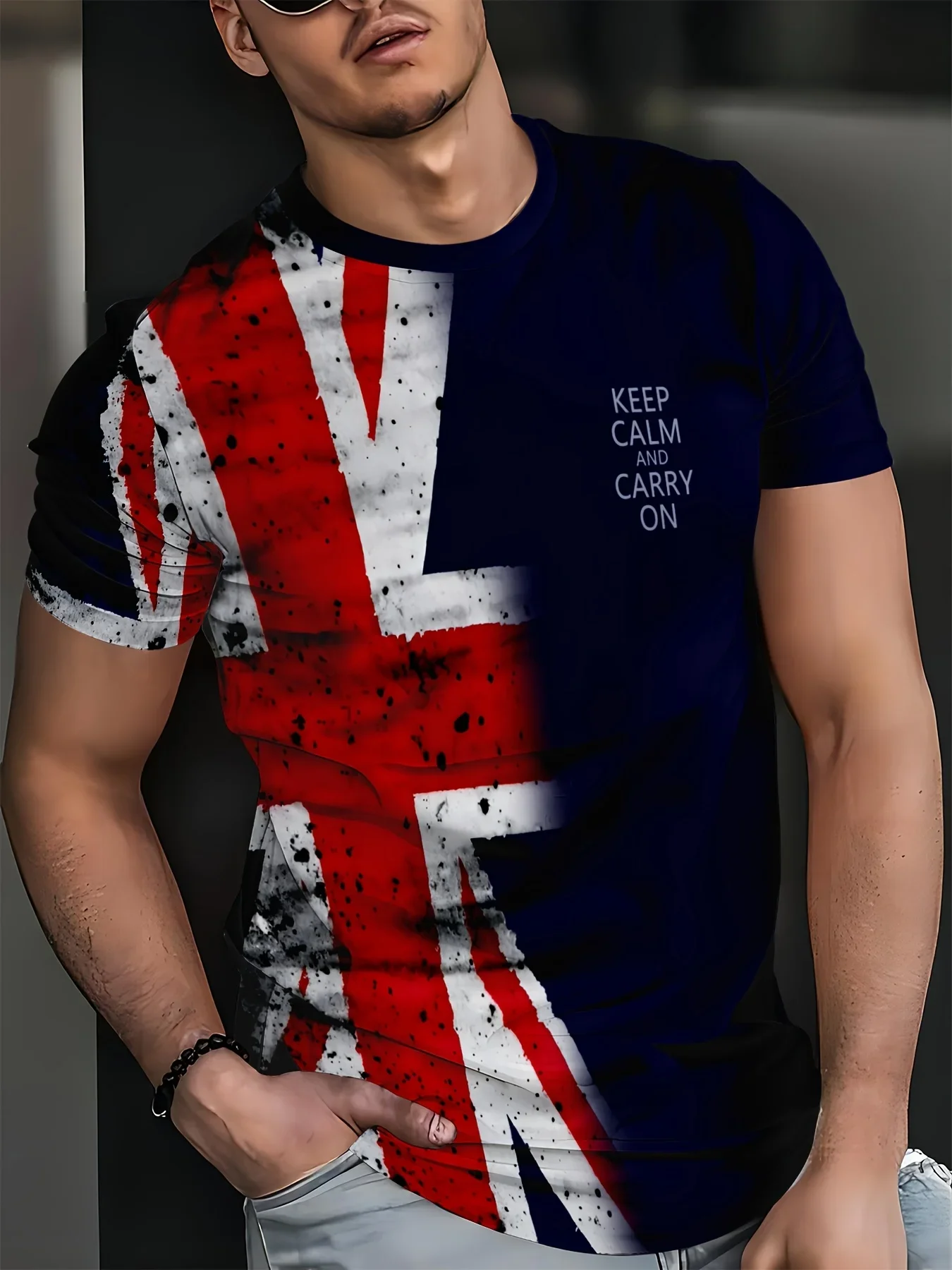 تي شيرت رجالي برسومات Union Jack الوطنية - تصميم "Keep Calm Carry On" باللون الأزرق الداكن مع طباعة كاجوال بأكمام قصيرة باللونين الأحمر والأبيض
