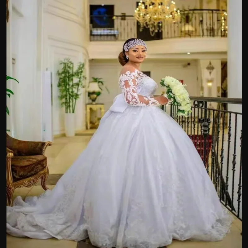 Maßgeschneidertes Ballkleid mit transparentem Ausschnitt und Spitzenapplikationen, Hochzeitskleid mit Schleppe, Robe De Mariée, Übergröße, volle Ärmel, Kirchenbrautkleid