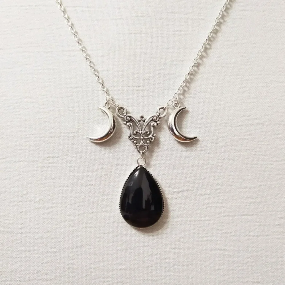 Gothic Sliver Color Triple Moon Goddess Black Glass Crystal Water Drop Pendant Necklace for Women Hallowmas Amulet Jewelry Gifts