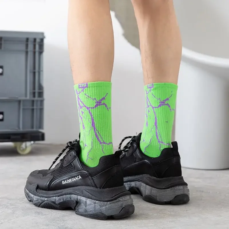 Calcetines de algodón con diseño de rayo negro para hombre y mujer, medias informales de estilo Harajuku, Hip Hop, para monopatín, 2024