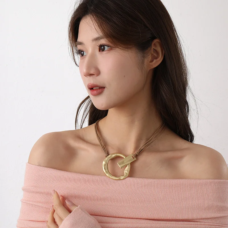 exclusive AliExpress hot-selling new women's necklace niche geometric metal hand-brushed metal collarbone chain