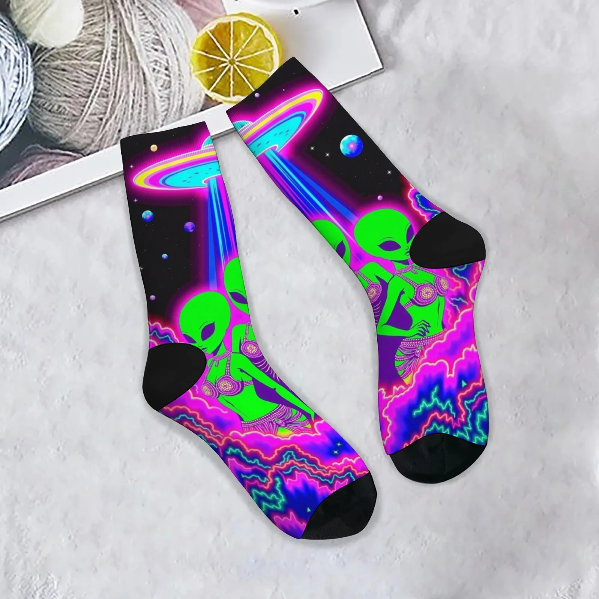 نيون مخدر الغريبة طباعة الرجال طاقم الجوارب لينة مريحة الجوارب غير رسمية للارتداء اليومي وموضوع الخيال العلمي مضحك نمط تريبي