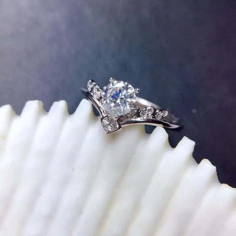 Round Zircon Ring with European and American Design Sense for Attending Banquets and Engagement Jewelry Accessories