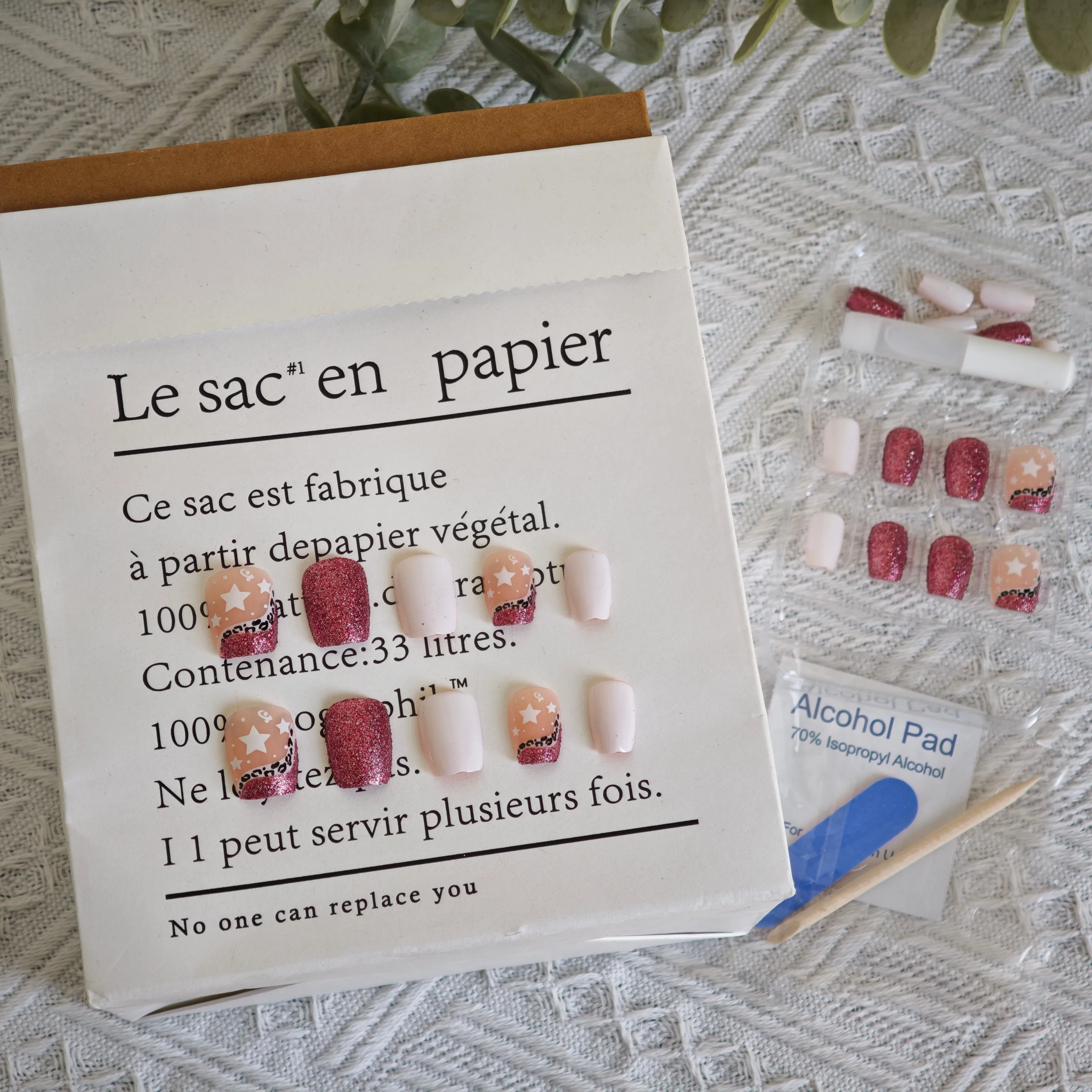 

24Pcs Petite Ballerina Press on Nails - Pink & Red Glitter with Creamy White Star Prints | For Women