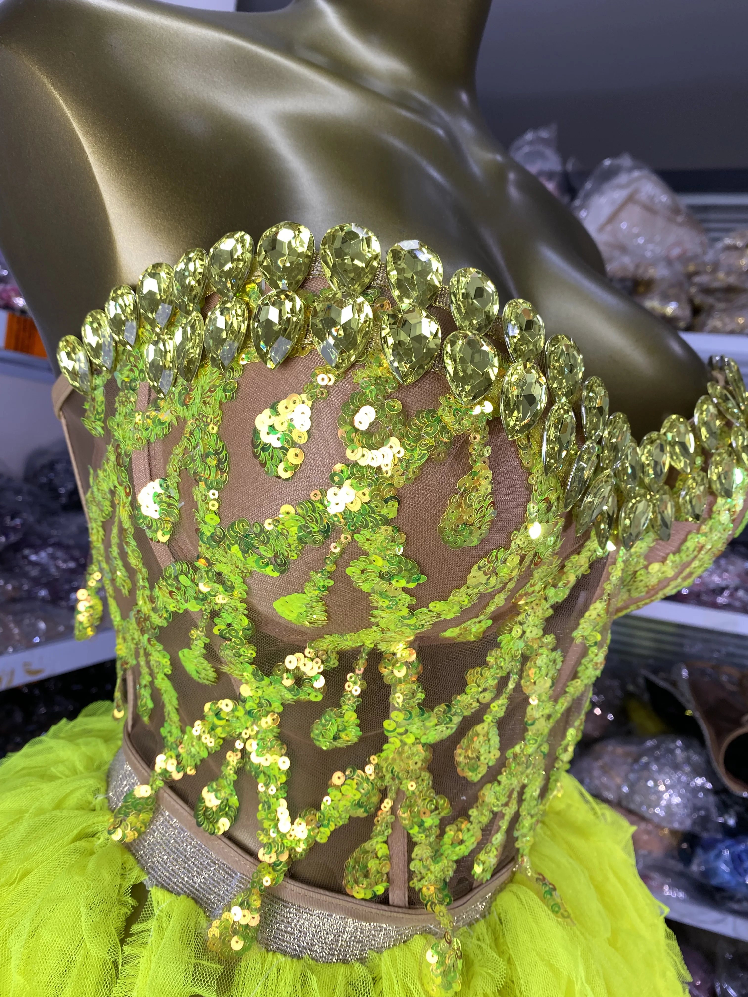 

Women Luxury Neon Color Rhinestones Sequines Crop Top Tutu Mesh Skirt Two Piece Set Birthday Celebrity Evening Party Outfits