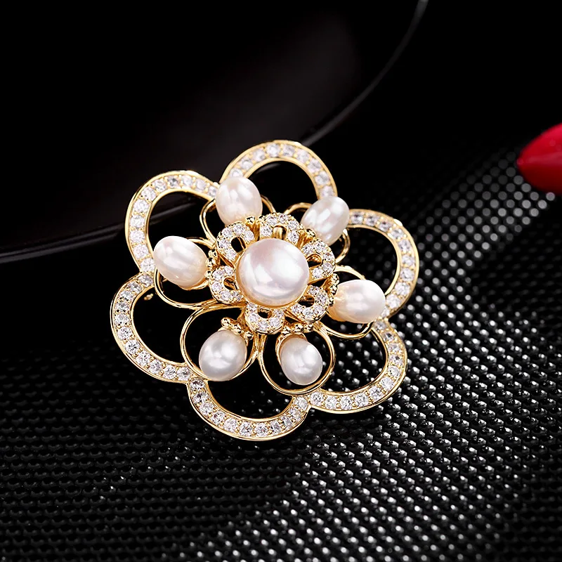 

Freshwater pearl hollowed-out camellia brooch, fashionable clothing for suits and overcoats, flower pins and accessories