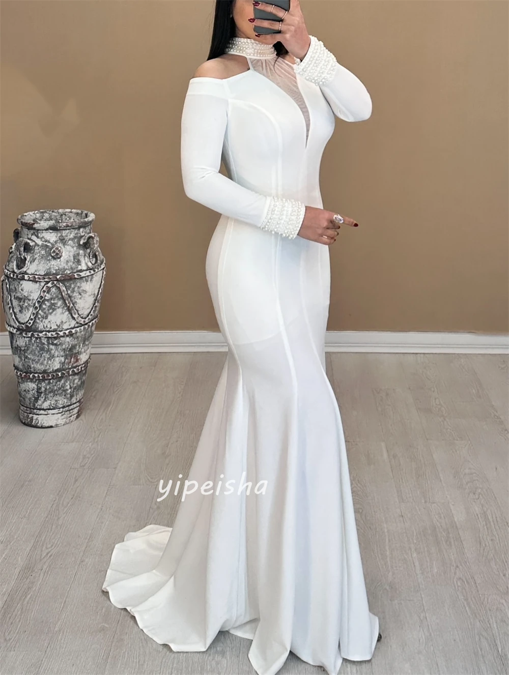 Abiti lunghi personalizzati in jersey elegante stile moderno con perline e pieghe a sirena con collo alto Abiti da cerimonia su misura Taglie disponibili